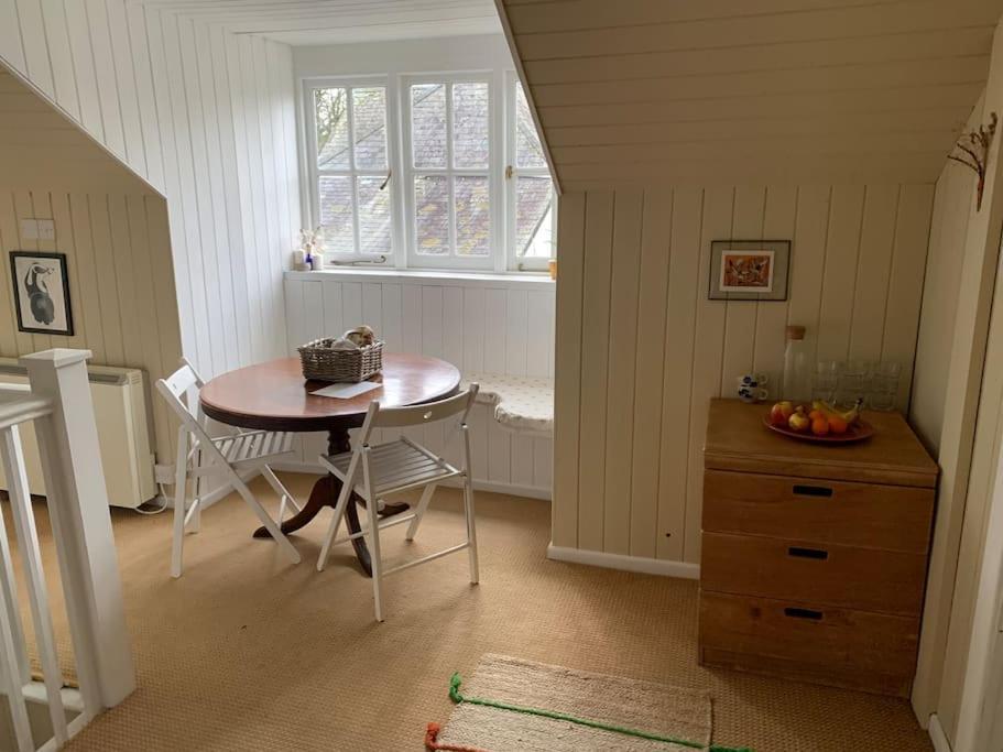 Trinity Annexe An Adorable First Floor Light And Lofty Space Within An Aonb Godmanstone Eksteriør bilde